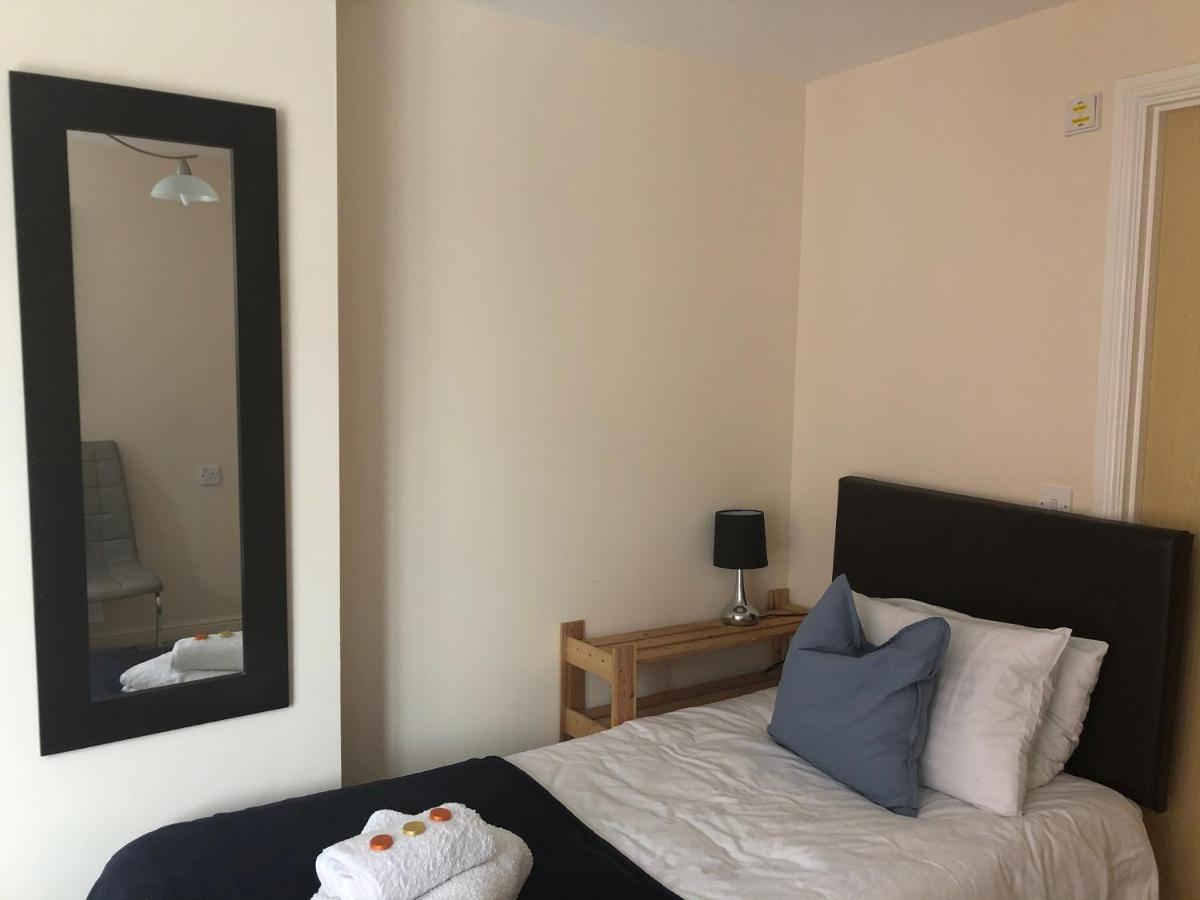Honest City Centre Apartment 2 Southampton Eksteriør billede